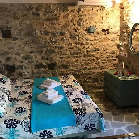 Vakantiehuis Maria's Rustic Stonehouse In Traditional Village