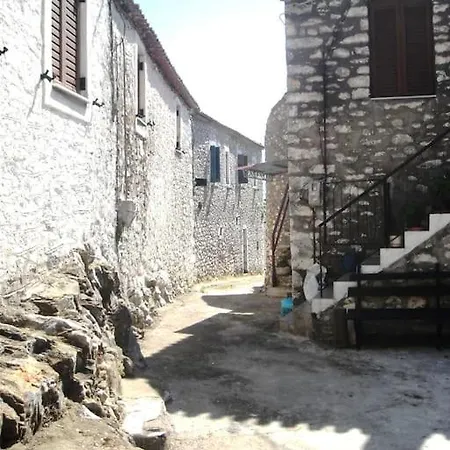 Vakantiehuis Maria's Rustic Stonehouse In Traditional Village *