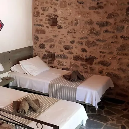 Vakantiehuis Maria's Rustic Stonehouse In Traditional Village